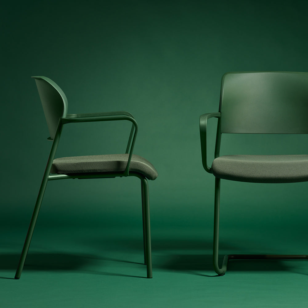 Asiento-fm-Besucherstuhl-Stapelstuhl-Konferenzstuhl-hellgrau-stapelbar-bueromoebel-plus-polster-farbe-wartezimmerstuhl-grün