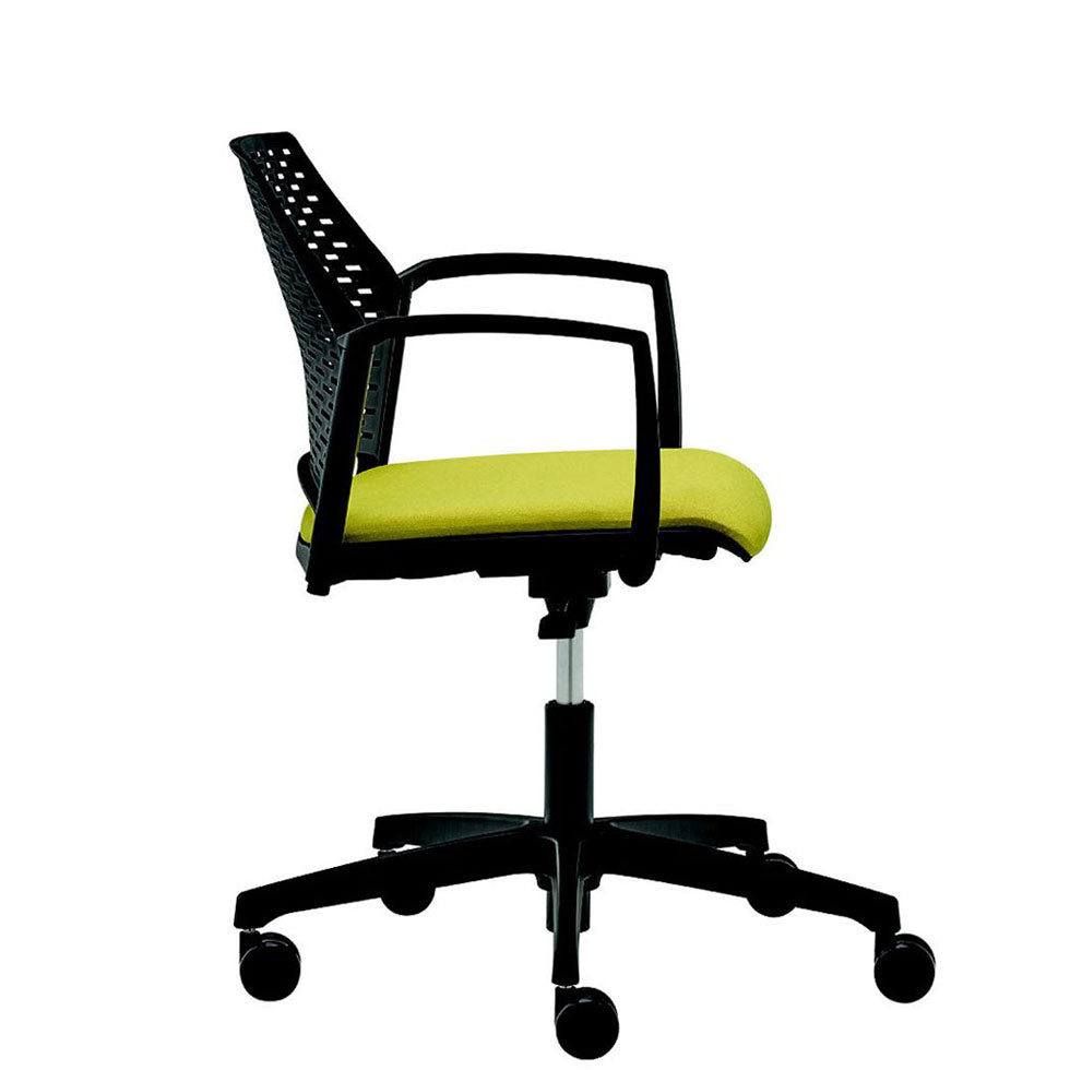 Besucherstuhl-konferenzstuhl-stapelstuhl-reihenstuhl-schwarz-armlehne-büromöbel plus-schwarz-drehstuhl-schulung-gelb-rollen