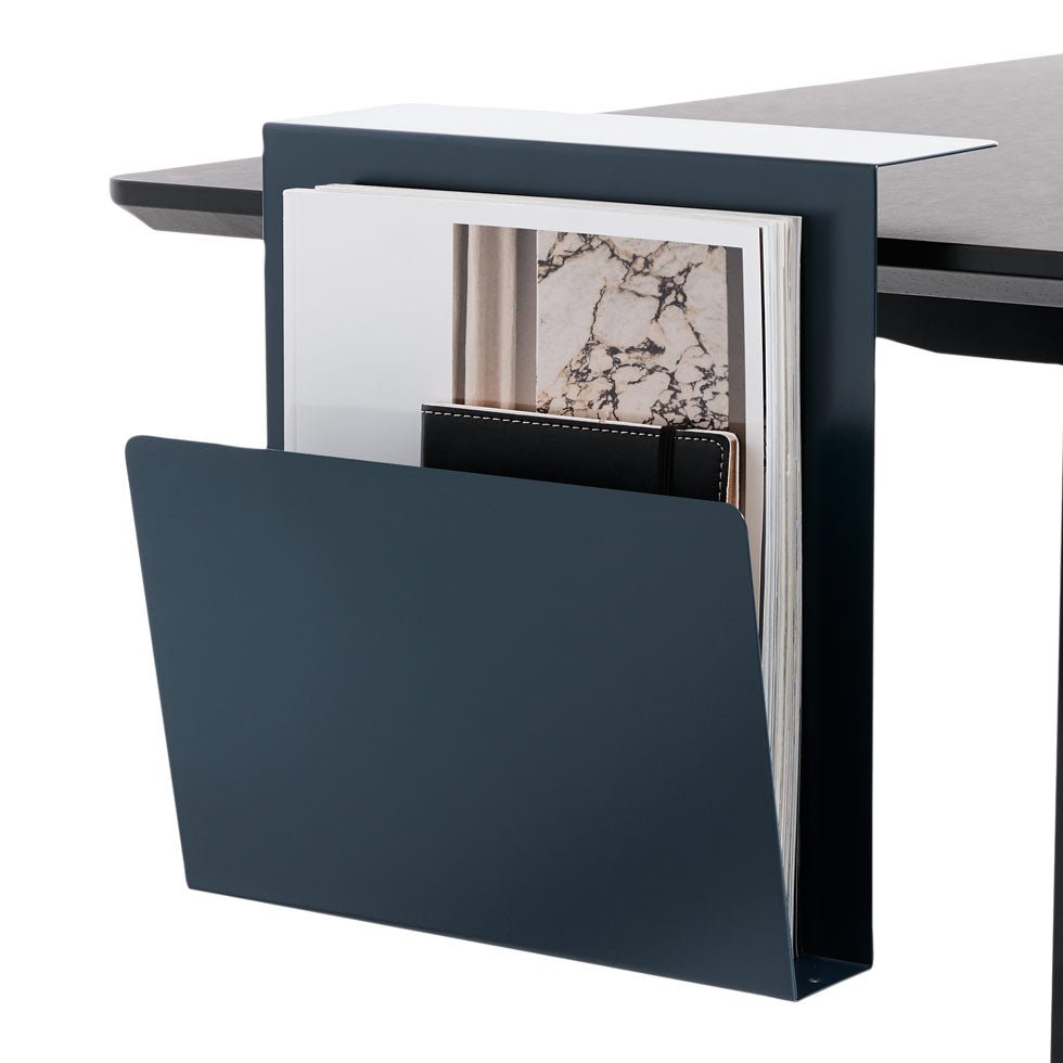 Tischanbau Broschürenhalter Laptophalter APTO - Dieser Zeitungsständer am Schreibtisch sorgt für elegante Ordnung - auf Rechnung kaufen 🇩🇰 - Büromöbel Plus