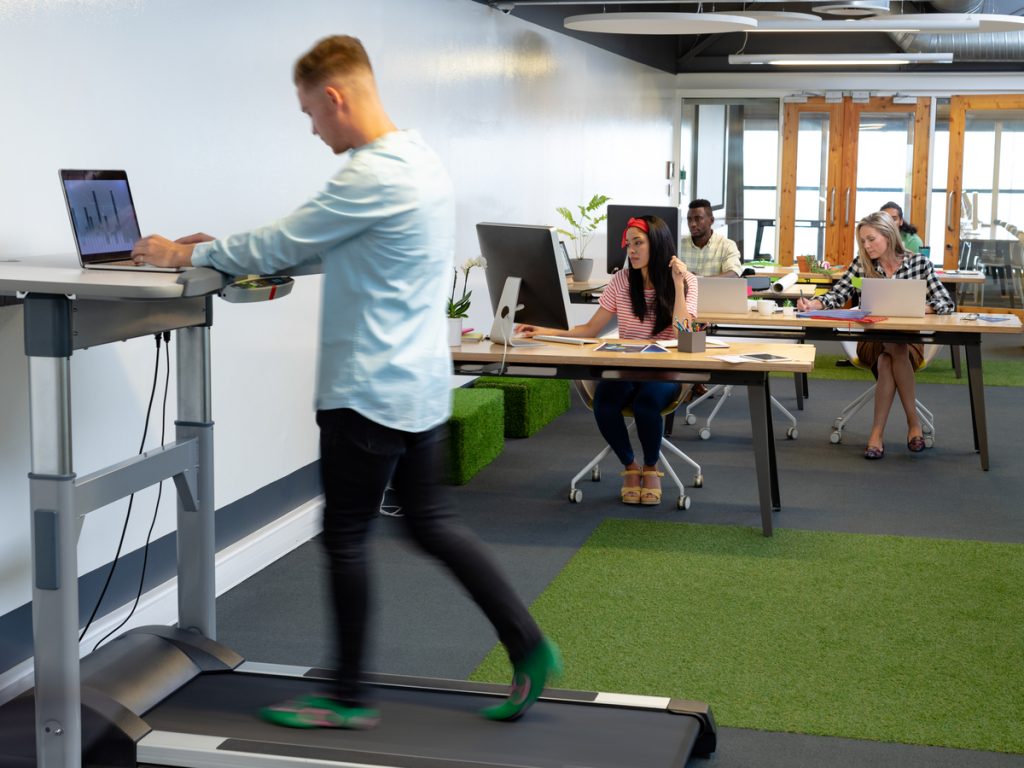 Kleines Laufband für Büro – Große Wirkung für Deine Fitness mit nur 10 Minuten am Tag – mit nur 5 Übungen am Tag - Büromöbel Plus