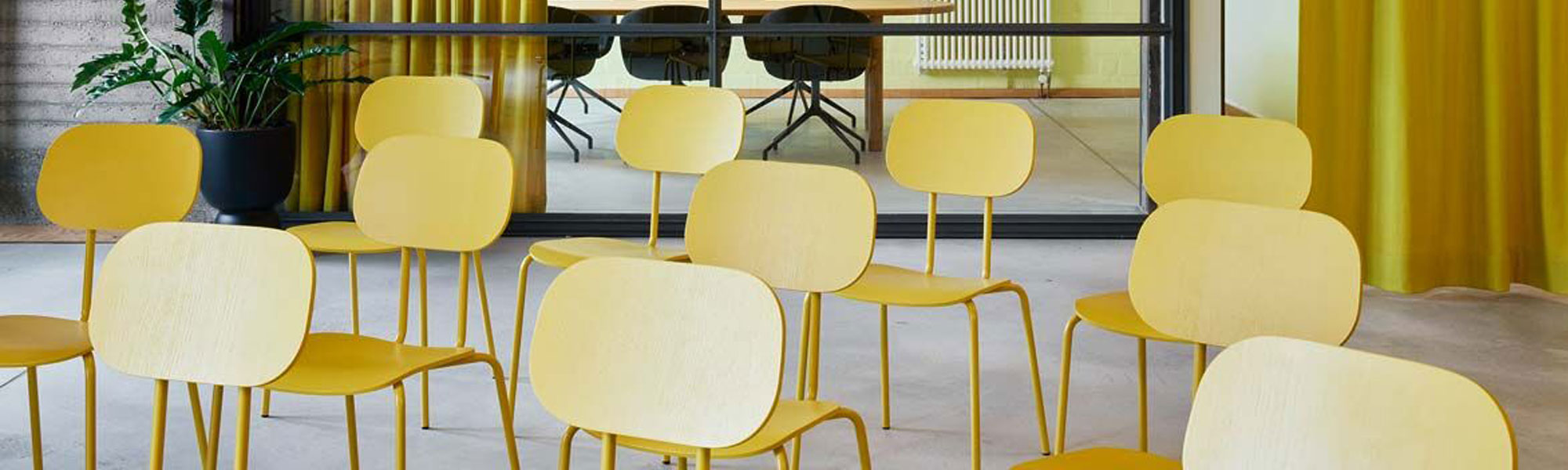 Bürostühle stapelbar – platzsparend, flexibel & hochwertig