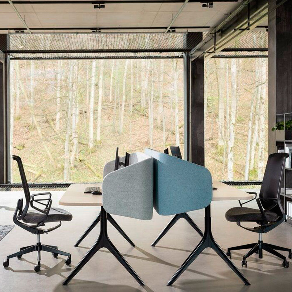 Wiesner Hager furniloop | elektrisch höhenverstellbarer Schreibtisch + Screen | Homeoffice | FlatUp