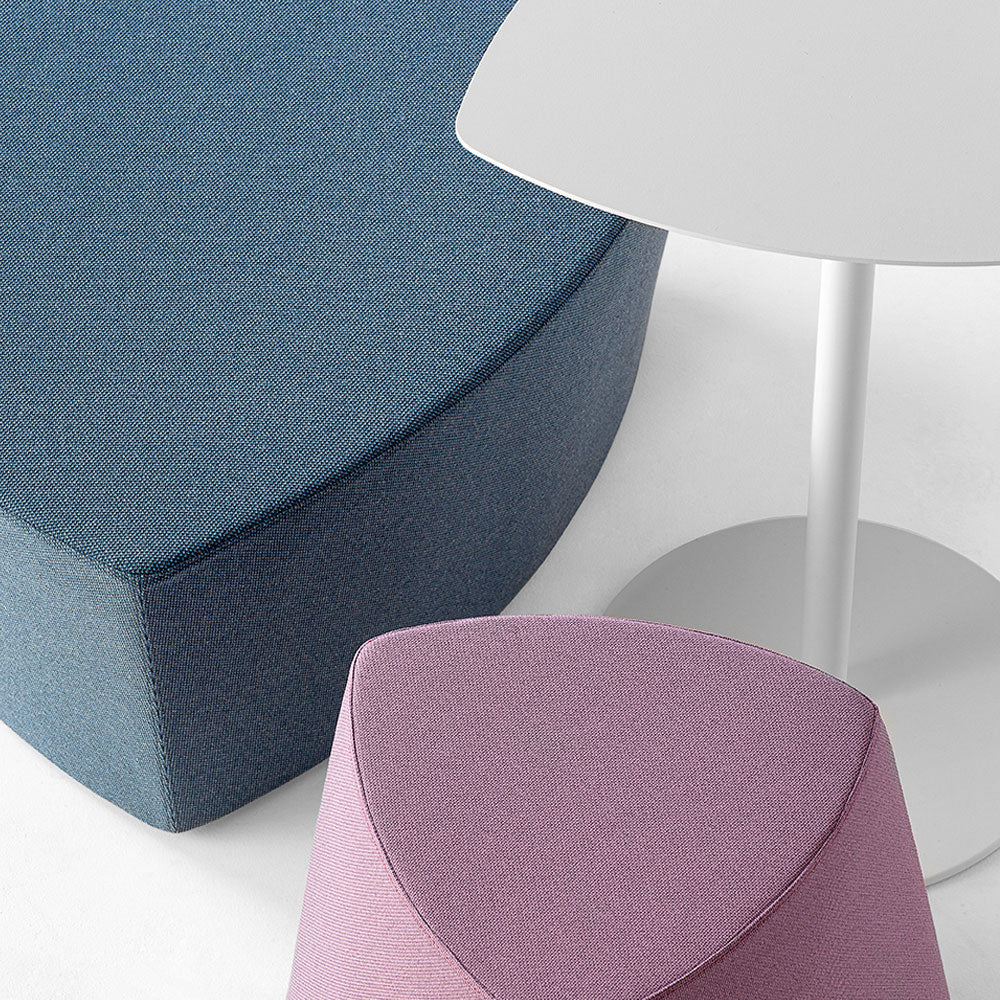 Kensho Stool von Kastel – Design-Polsterhocker & Pouf mobil für moderne Kommunikationszonen | auf Rechnung kaufen