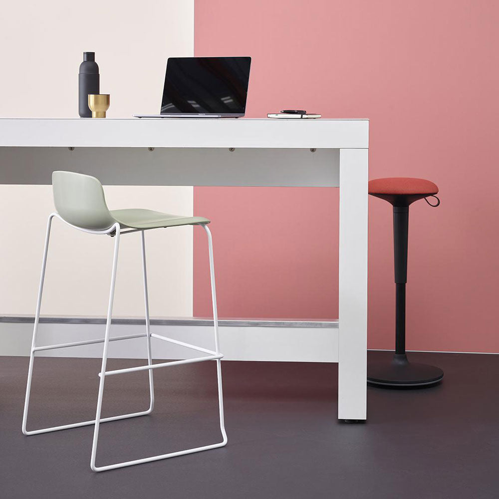 KÖHL KOLLEG Barhocker | Thekenstuhl | kurzer Rücken | für Kantine | Gastronomie | Büroküche