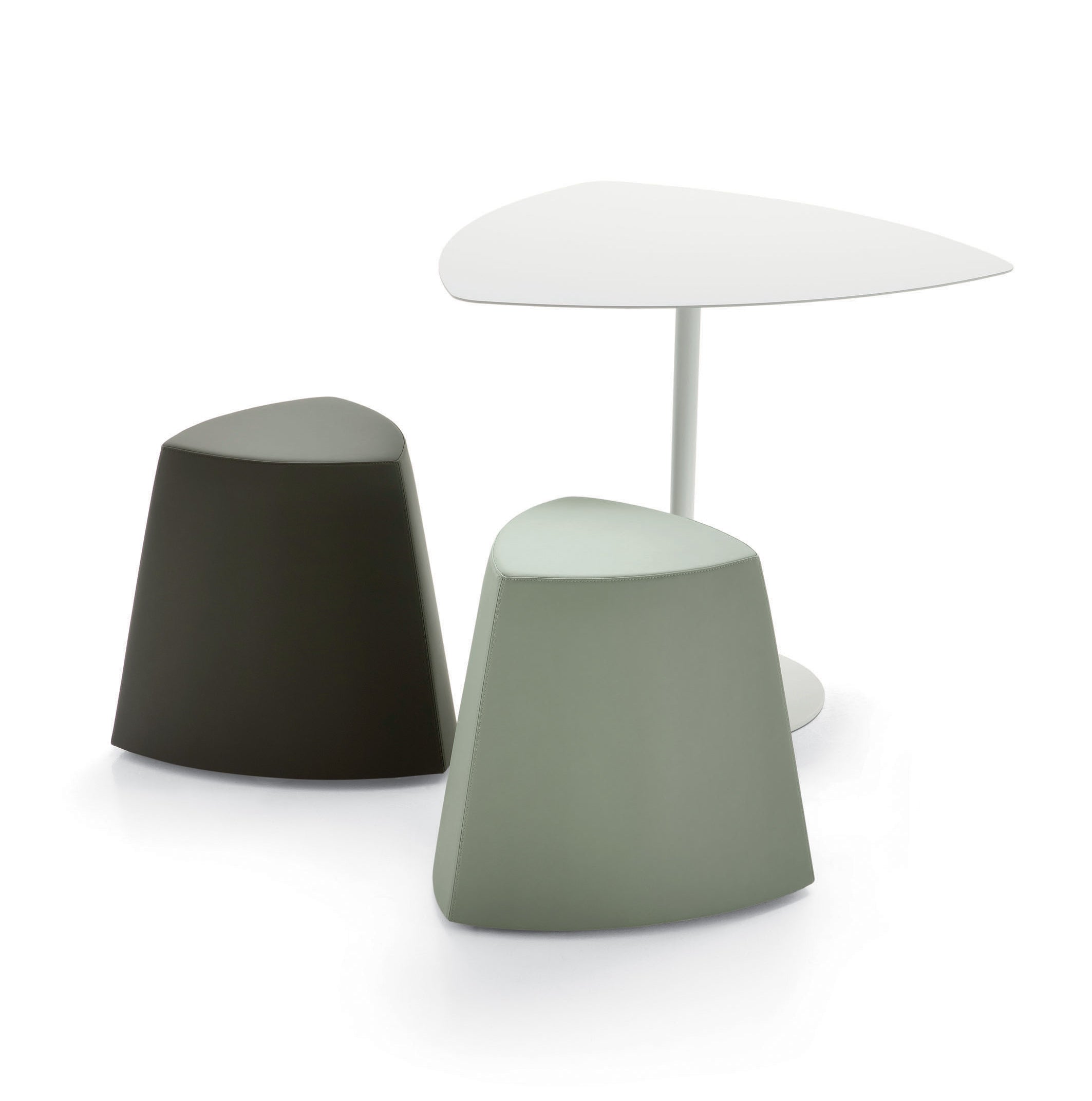 Kensho Stool von Kastel – Design-Polsterhocker & Pouf mobil für moderne Kommunikationszonen | auf Rechnung kaufen