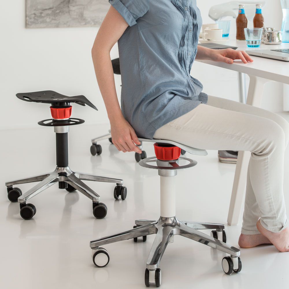 KÖHL ONGO Roll Sattel | Polster Stoff | Schwarz Alu | ergonomischer Sitzhocker | Arbeitshocker | Sattelhocker