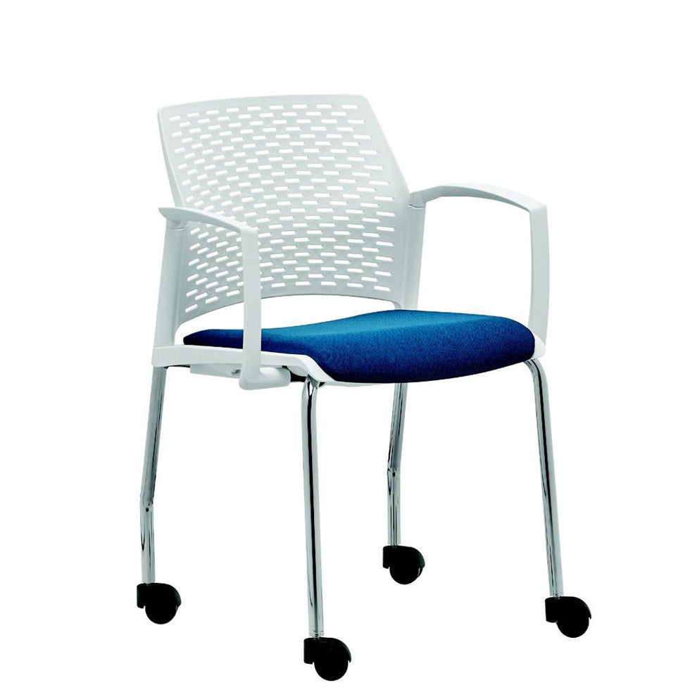 Light Gray Drehstuhl PLUS 2 mit Sitzpolster und Rollen - Multifunktionaler Bürostuhl - Stapelbar - Auf Rechnung kaufen Besucherstuhl-konferenzstuhl-stapelstuhl-reihenstuhl-schwarz-armlehne-bueromoebel-plus-weiss-rollen-seminar.jpg Büromöbel Plus