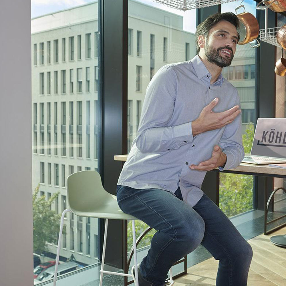 KÖHL KOLLEG Barhocker | Thekenstuhl | kurzer Rücken | für Kantine | Gastronomie | Büroküche