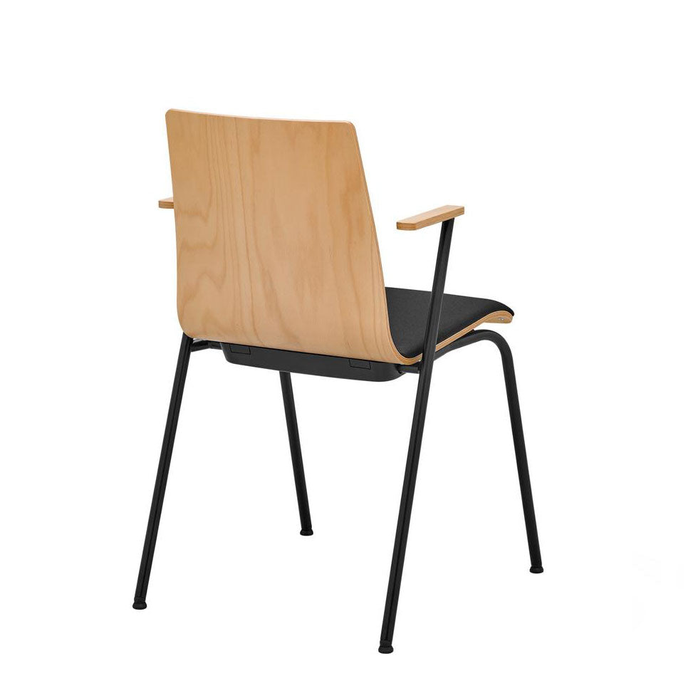Stapelstuhl-Holzstuhl-Polster-Brandschutz B1-zertifiziert-Büromöbel Plus-Farben-schwarz-blau-rot-auf rechnung-armlehnen-chrom-holz