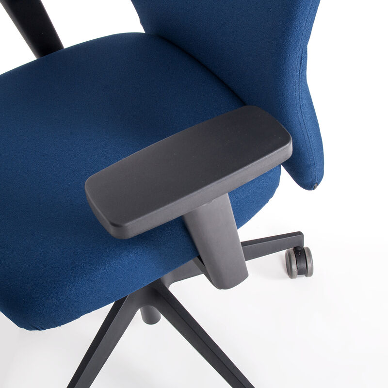 laboro-ergonomischer-buerostuhl-blau-gegen nackenschmerzen-büromöbel plus-büroeinrichtung