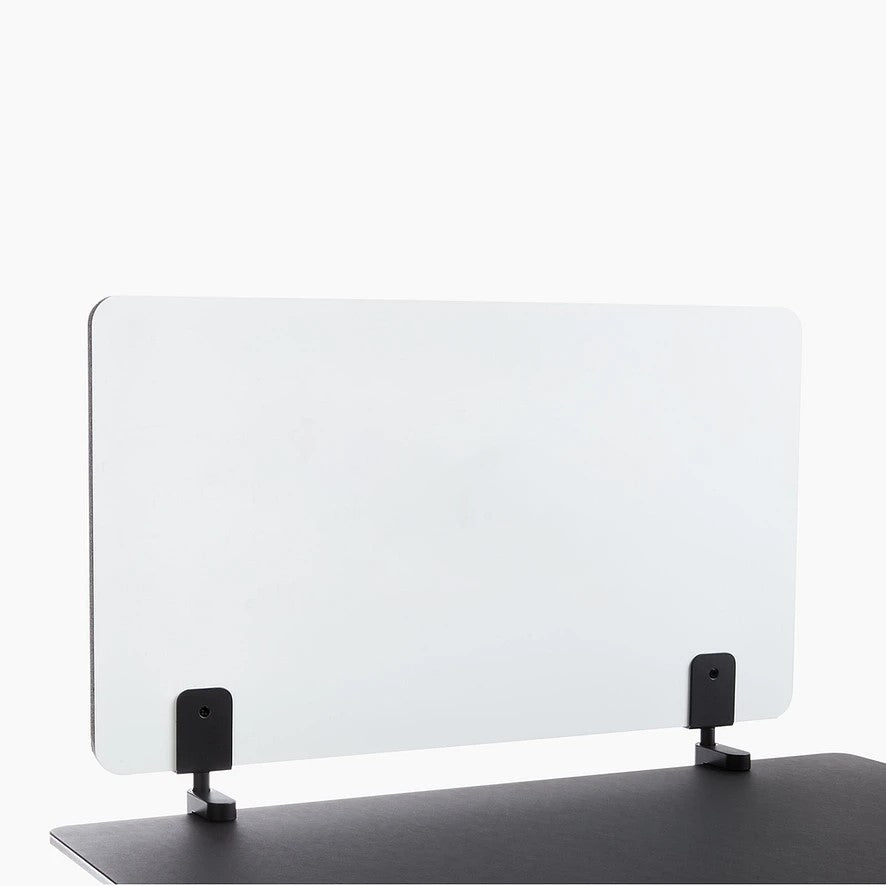 tischtrennwand-whitebord-sichtschutz-akustik-schallschutz-büromöbel plus-höhenverstellbarer schreibtisch